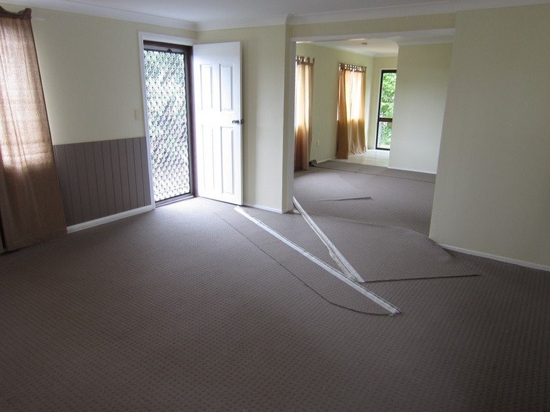 8 Barnes Court, Silkstone QLD 4304