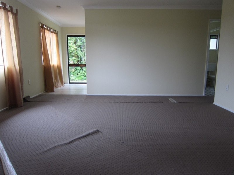 8 Barnes Court, Silkstone QLD 4304