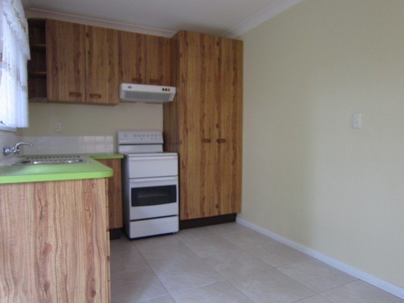 8 Barnes Court, Silkstone QLD 4304