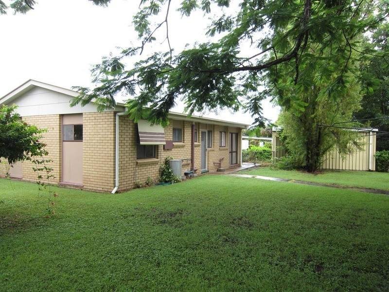 8 Barnes Court, Silkstone QLD 4304