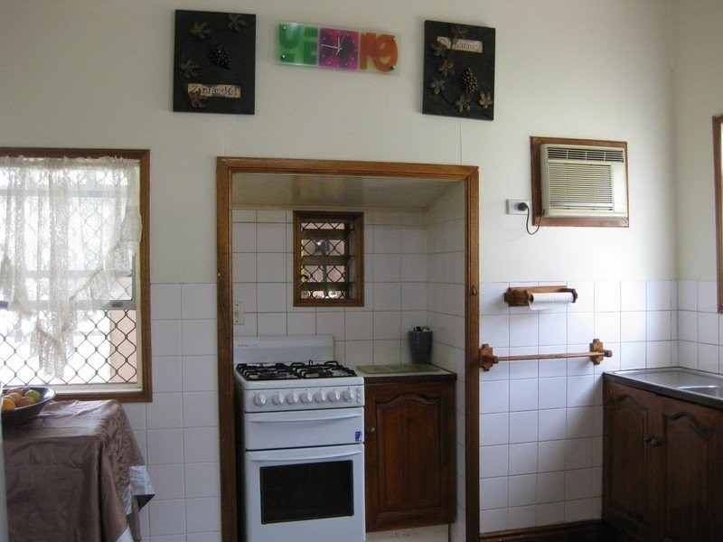 6 Teape Street, Silkstone QLD 4304