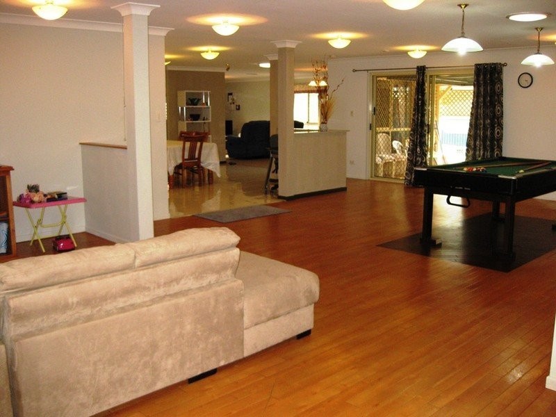 6 Flametree Close, Flinders View QLD 4305