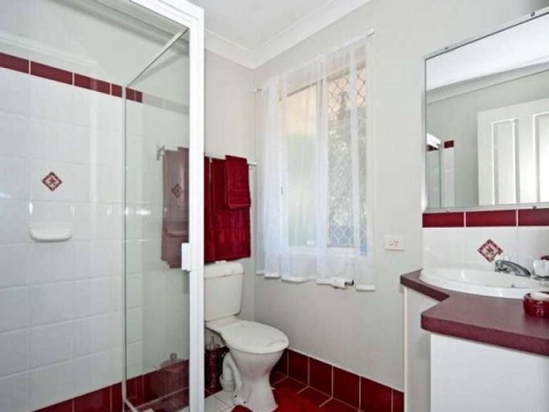 6 Flametree Close, Flinders View QLD 4305