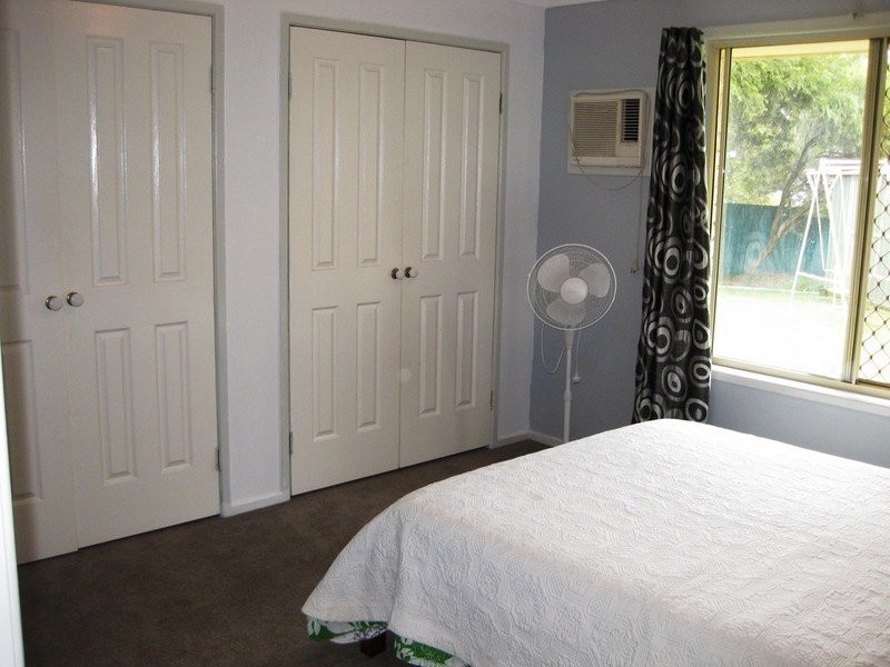 6 Flametree Close, Flinders View QLD 4305