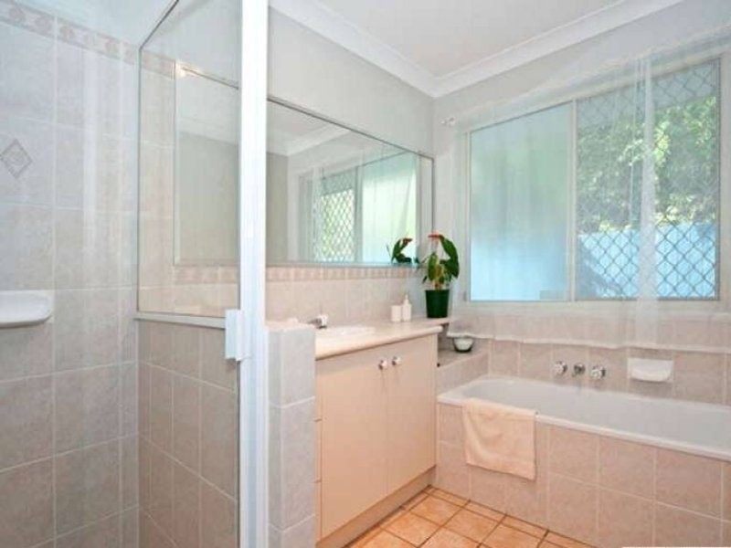 6 Flametree Close, Flinders View QLD 4305