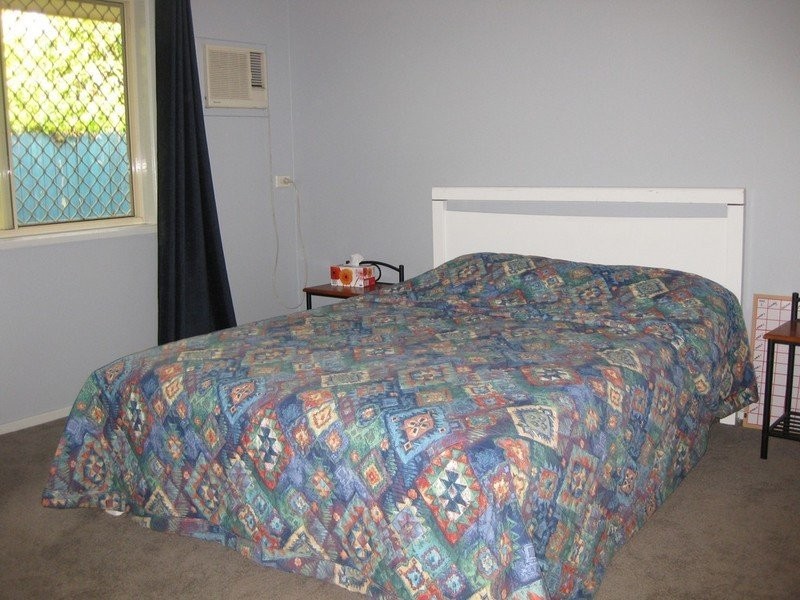 6 Flametree Close, Flinders View QLD 4305