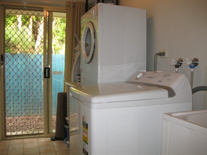 6 Flametree Close, Flinders View QLD 4305