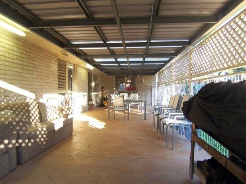 6 Flametree Close, Flinders View QLD 4305