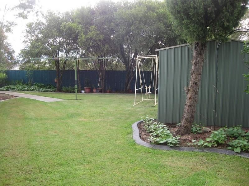 6 Flametree Close, Flinders View QLD 4305