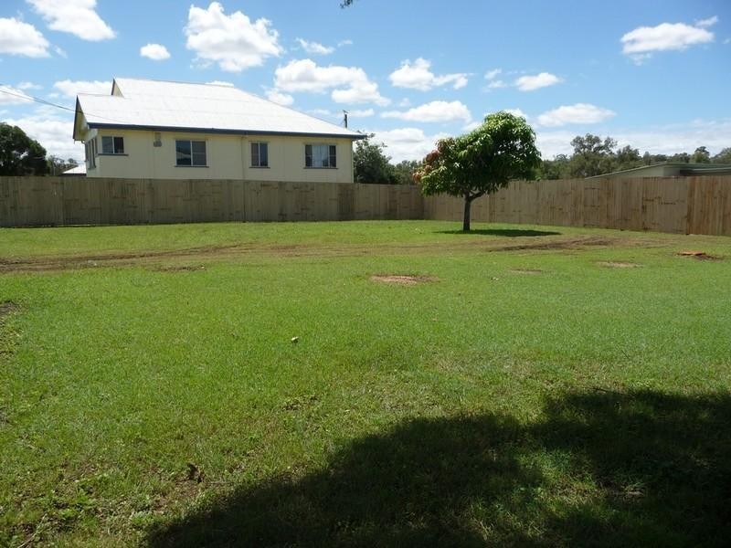 1 Bottomley Street, Brassall QLD 4305