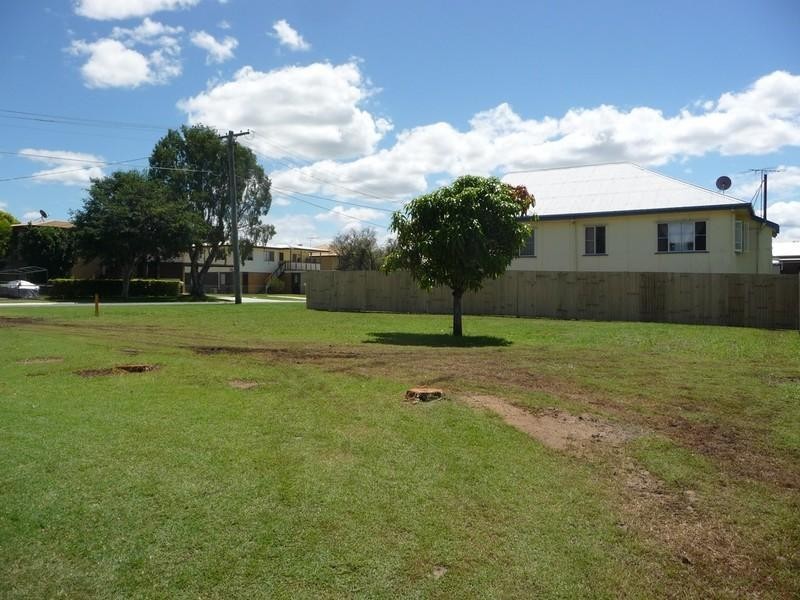1 Bottomley Street, Brassall QLD 4305