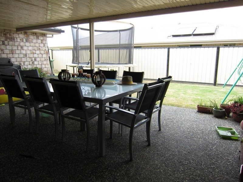 26 Burswood Close, Wulkuraka QLD 4305