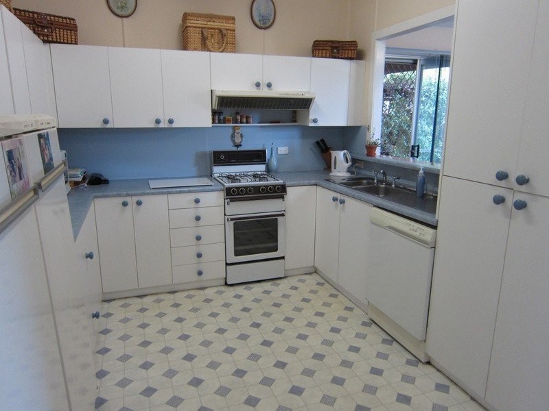 3 Shapcott Street, Eastern Heights QLD 4305