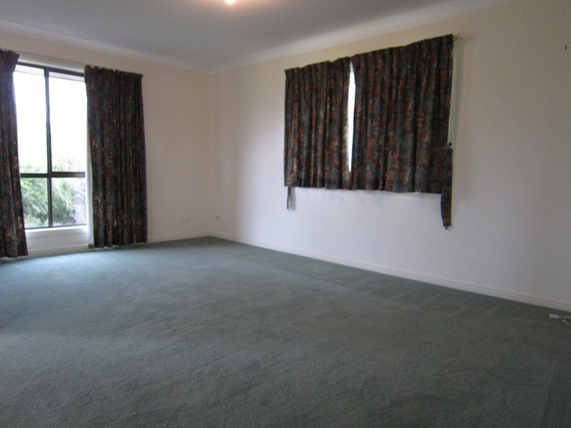 24 Midland Street, Yamanto QLD 4305