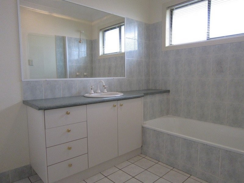 24 Midland Street, Yamanto QLD 4305