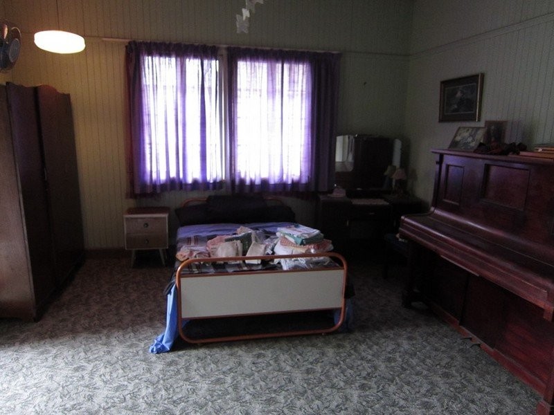 1 Whitehill Road, Newtown QLD 4305