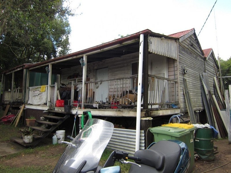 4 Carr Street, Ipswich QLD 4305