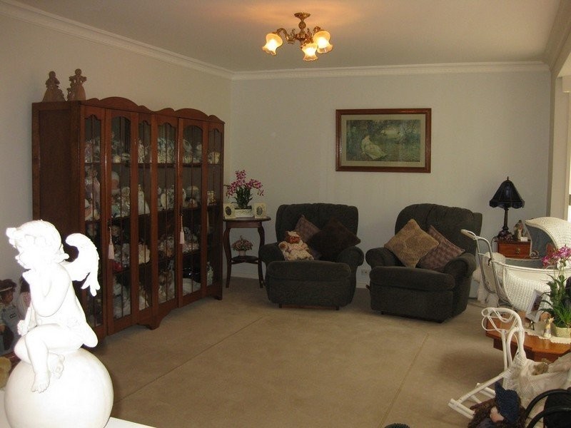 28 Flame Tree Court, Walloon QLD 4306