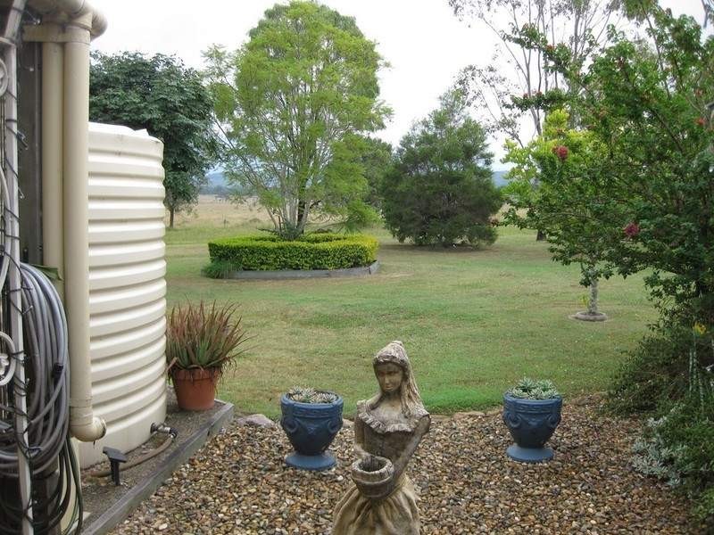 28 Flame Tree Court, Walloon QLD 4306