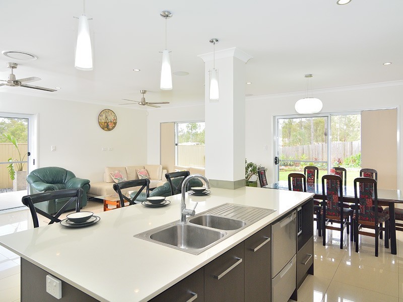 3 Azure Court, Deebing Heights QLD 4306