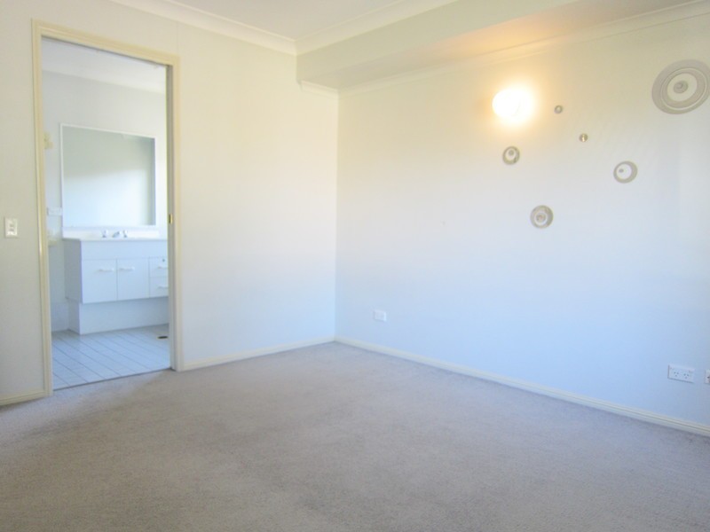 1 Jonquil Circuit, Flinders View QLD 4305