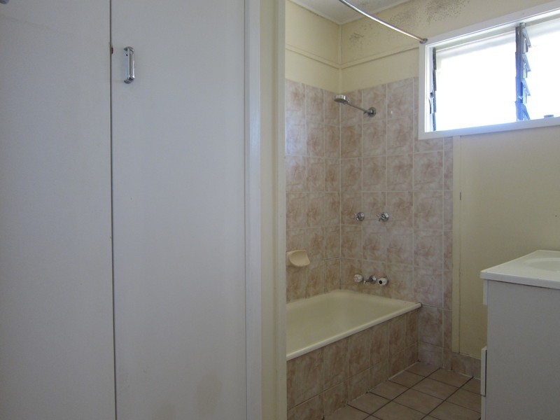 13 Wentworth Street, Leichhardt QLD 4305