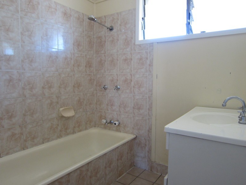 13 Wentworth Street, Leichhardt QLD 4305