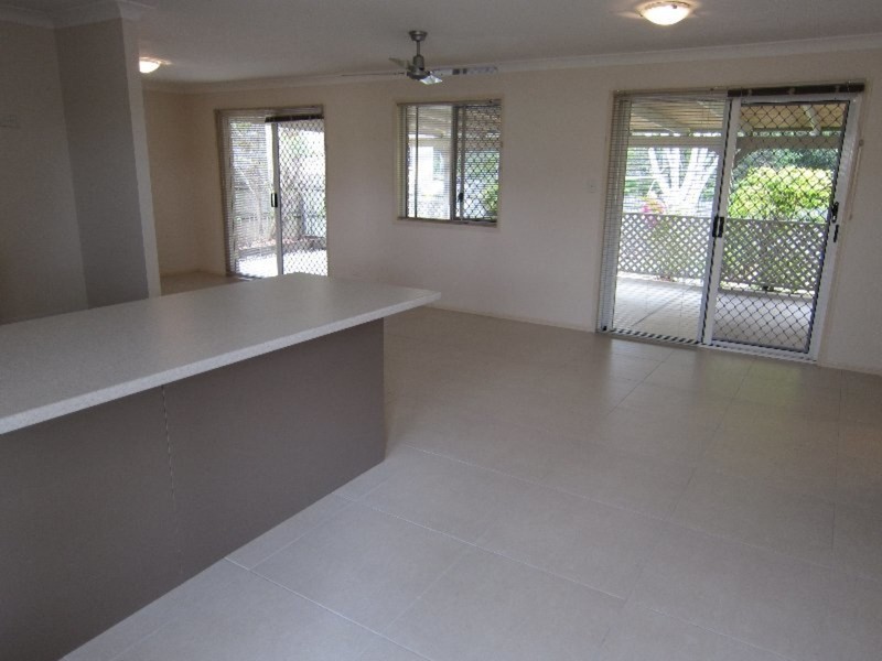 21 Oregon Close, Yamanto QLD 4305