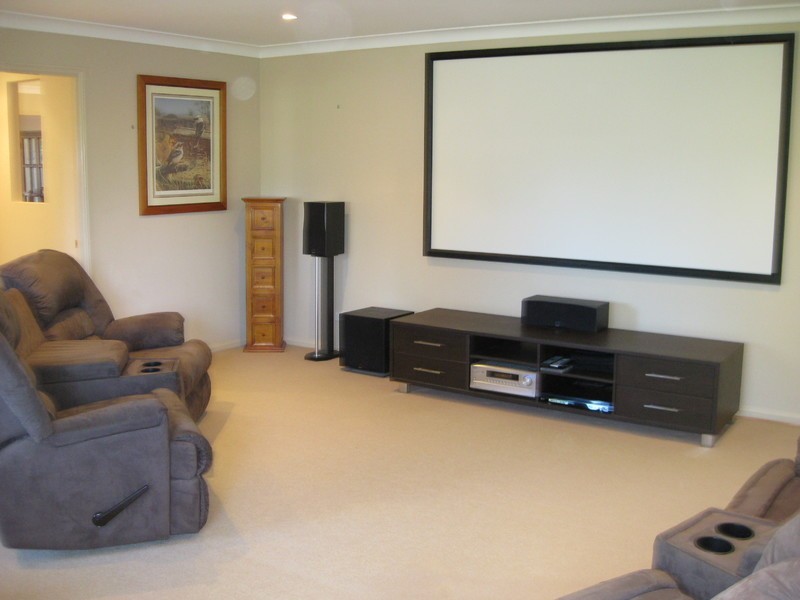 16 Pinto Place, Pine Mountain QLD 4306