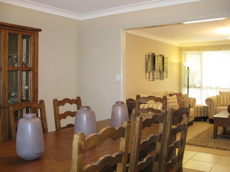 16 Pinto Place, Pine Mountain QLD 4306