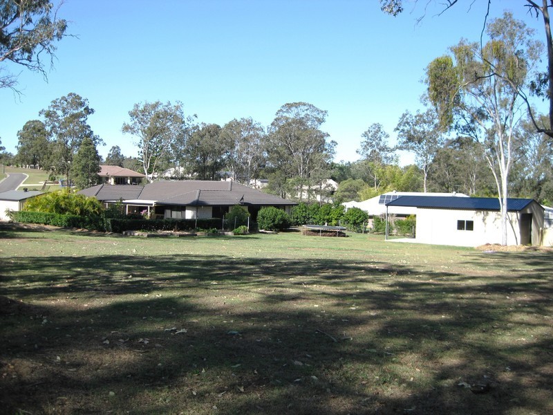16 Pinto Place, Pine Mountain QLD 4306