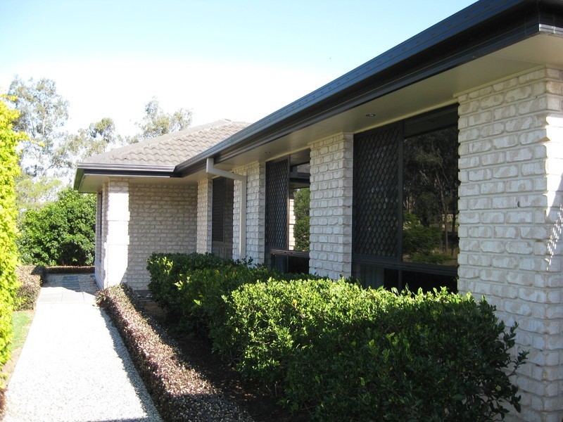 16 Pinto Place, Pine Mountain QLD 4306