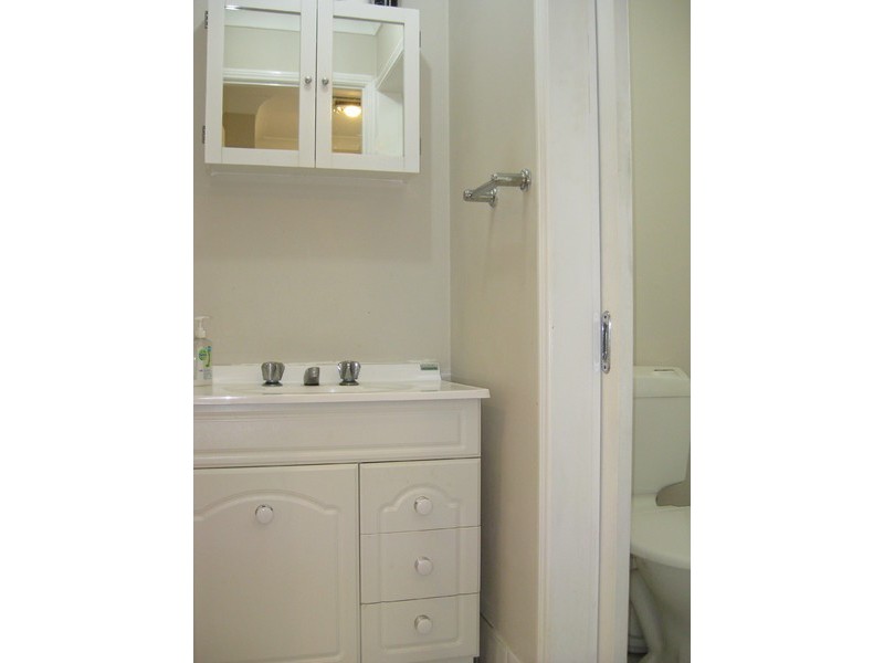 21 Sealy Street, Silkstone QLD 4304