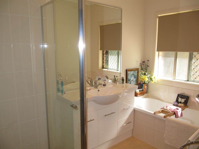 42 Cabernet Crescent, Pine Mountain QLD 4306