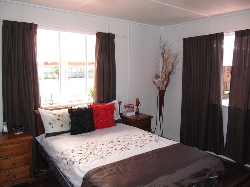 14 Heather Street, Silkstone QLD 4304