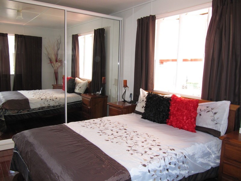 14 Heather Street, Silkstone QLD 4304