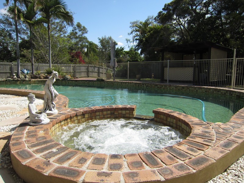 68 College Road, Karana Downs QLD 4306