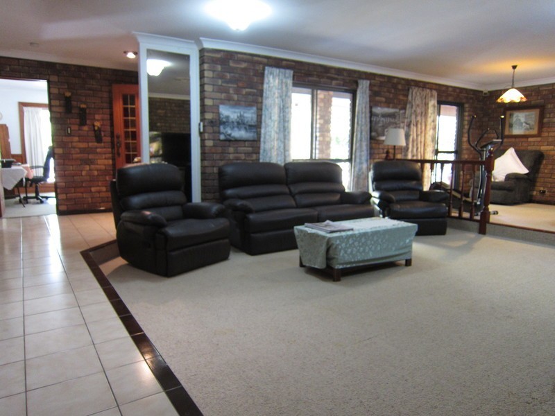 68 College Road, Karana Downs QLD 4306