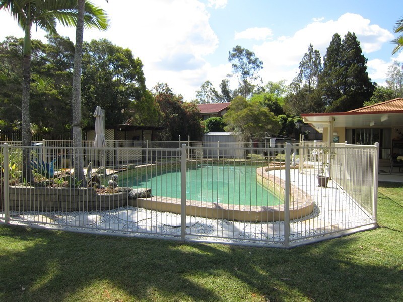 68 College Road, Karana Downs QLD 4306