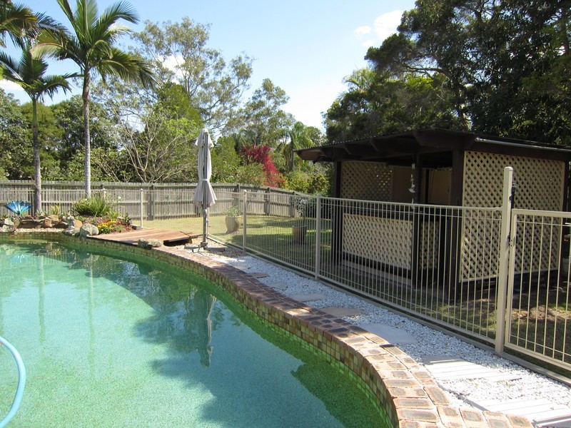 68 College Road, Karana Downs QLD 4306