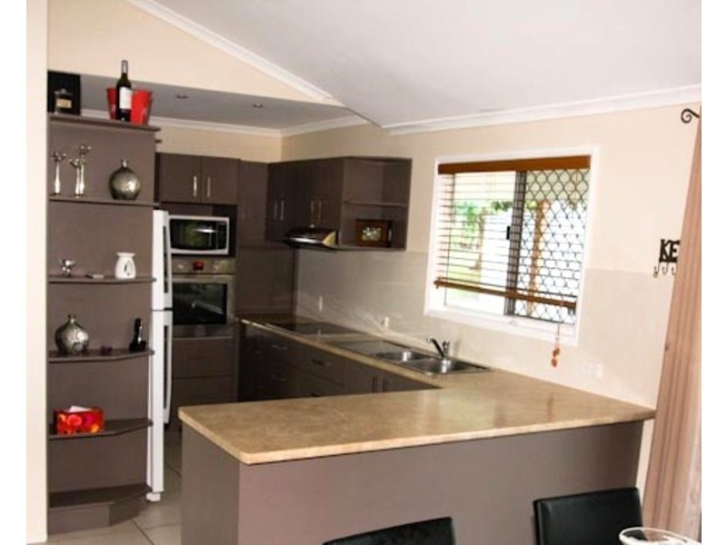 24 Phyllis Street, Eastern Heights QLD 4305