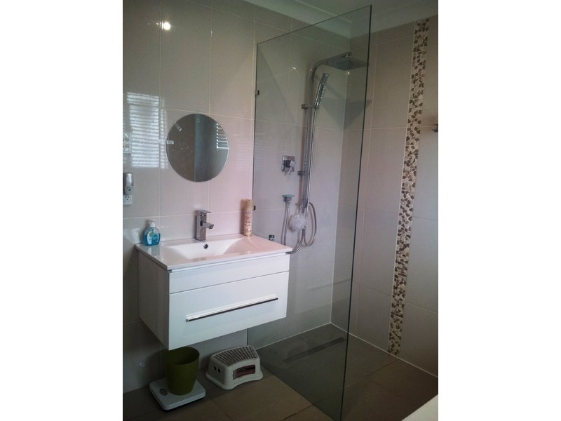 24 Phyllis Street, Eastern Heights QLD 4305