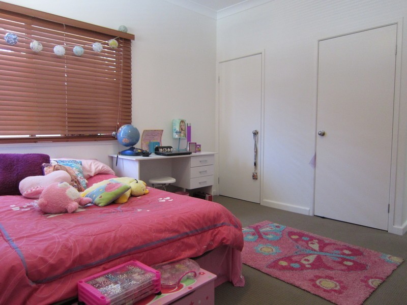 5 Orchard Street, Eastern Heights QLD 4305