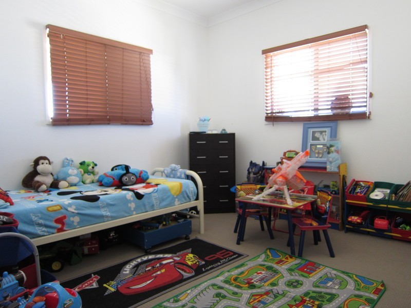 5 Orchard Street, Eastern Heights QLD 4305