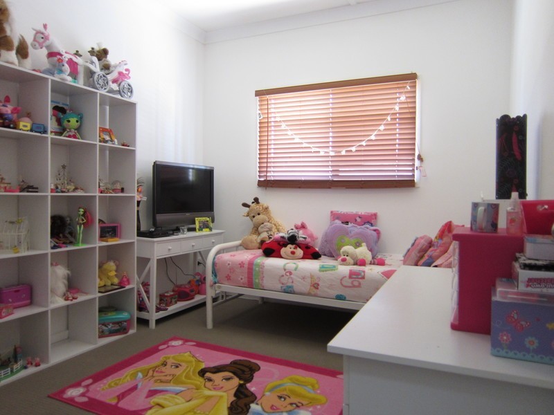 5 Orchard Street, Eastern Heights QLD 4305