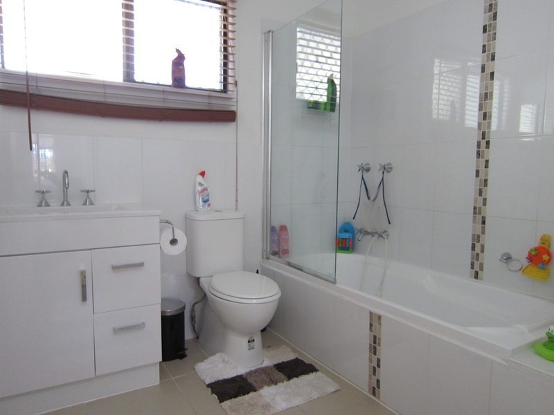 5 Orchard Street, Eastern Heights QLD 4305