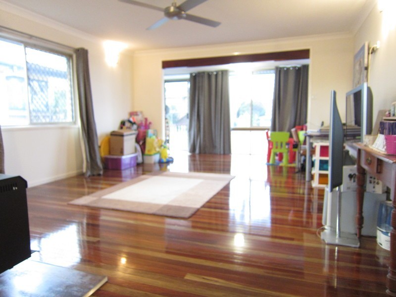 25 Burgess Street, Raceview QLD 4305