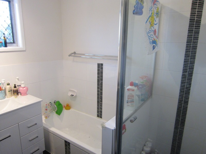 25 Burgess Street, Raceview QLD 4305