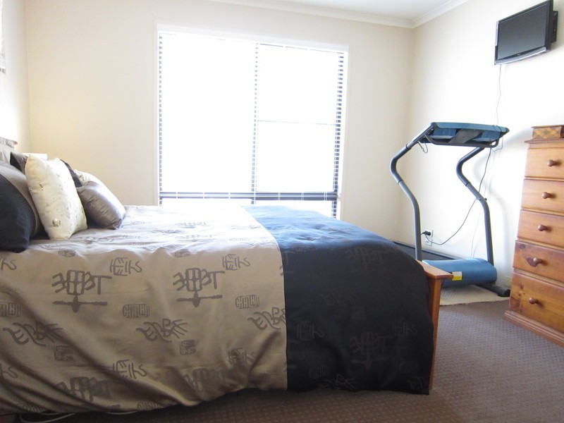 44 Adelong Avenue, Thagoona QLD 4306