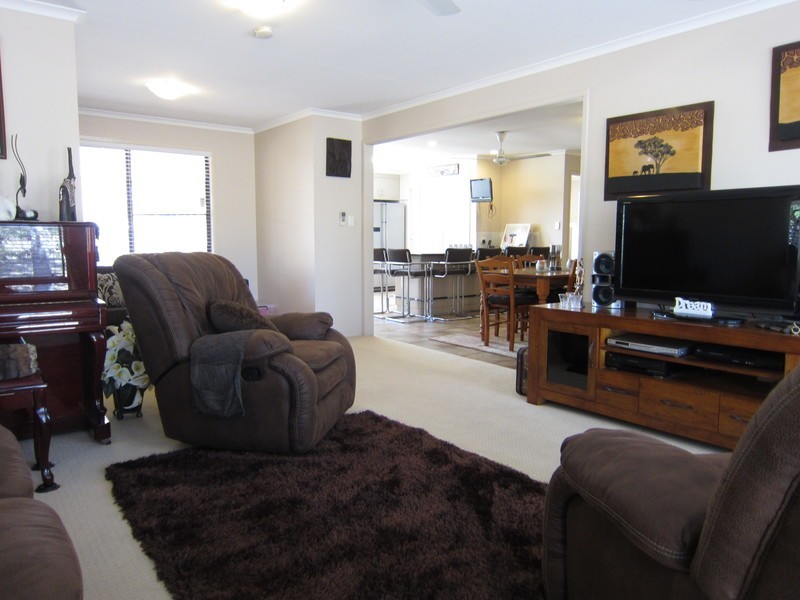 44 Adelong Avenue, Thagoona QLD 4306